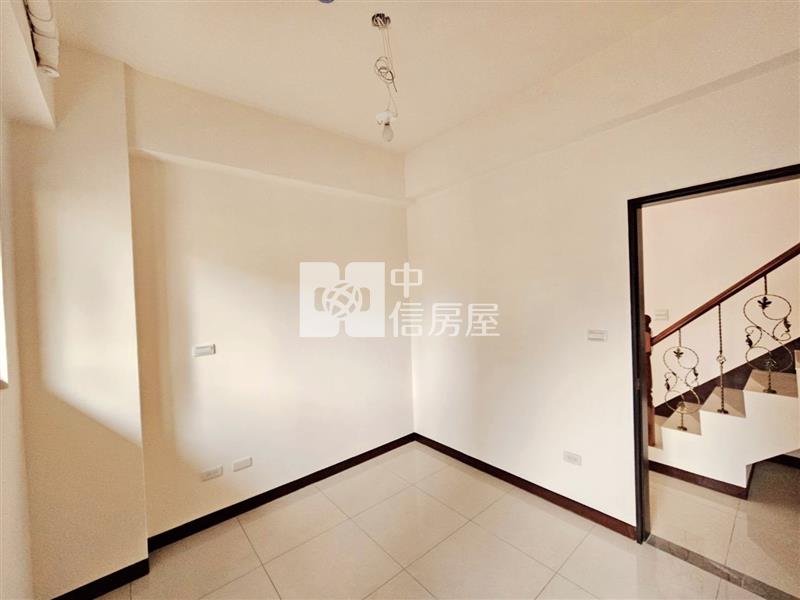 大園全新五房車別墅房屋室內格局與周邊環境