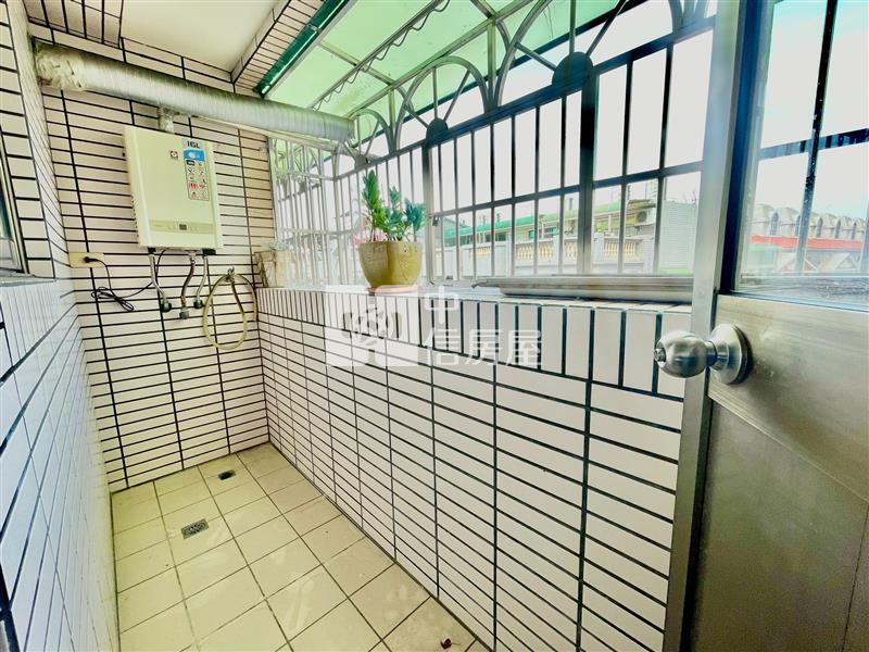 水湳中央公園巨蛋採光大三房車位美廈房屋室內格局與周邊環境