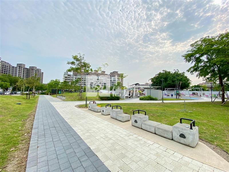 豬事圓滿公園旁正1房1廳尬車位美套房房屋室內格局與周邊環境