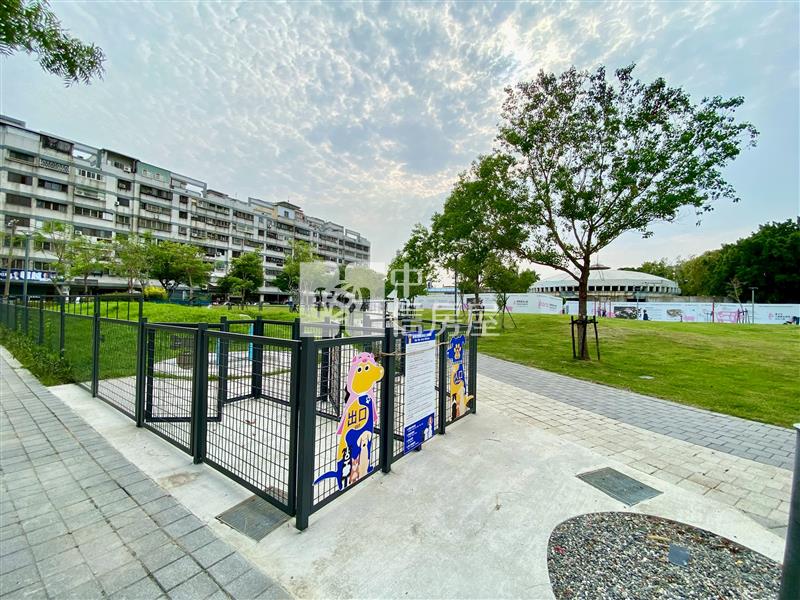 豬事圓滿公園旁正1房1廳尬車位美套房房屋室內格局與周邊環境