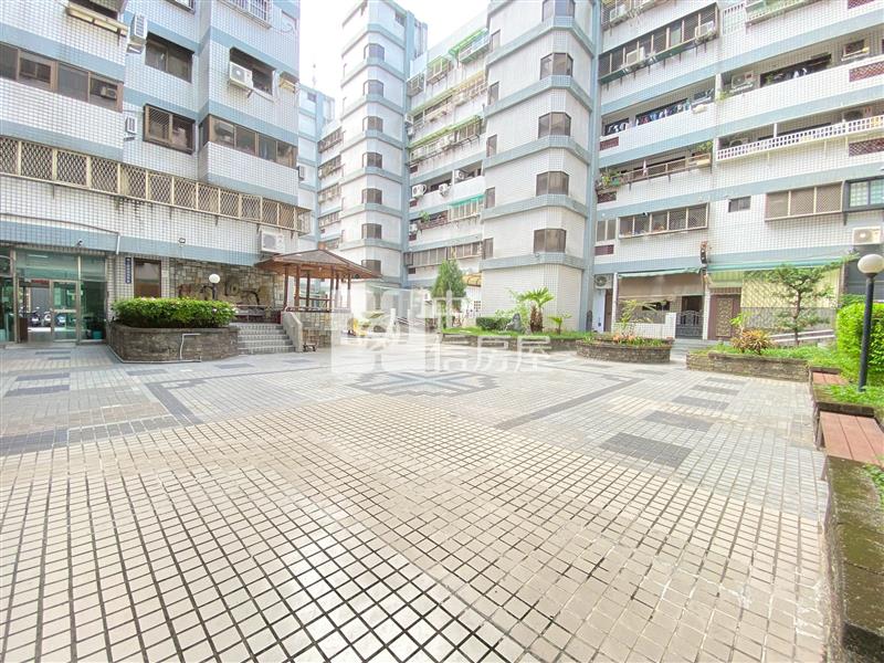 豬事圓滿公園旁正1房1廳尬車位美套房房屋室內格局與周邊環境