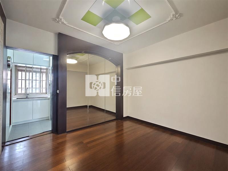 興安旅順視野大三房雙平車房屋室內格局與周邊環境