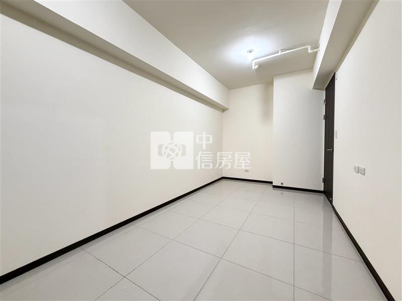 【神馬】(專任)A18青埔高鐵喜徠登3改2房車房屋室內格局與周邊環境