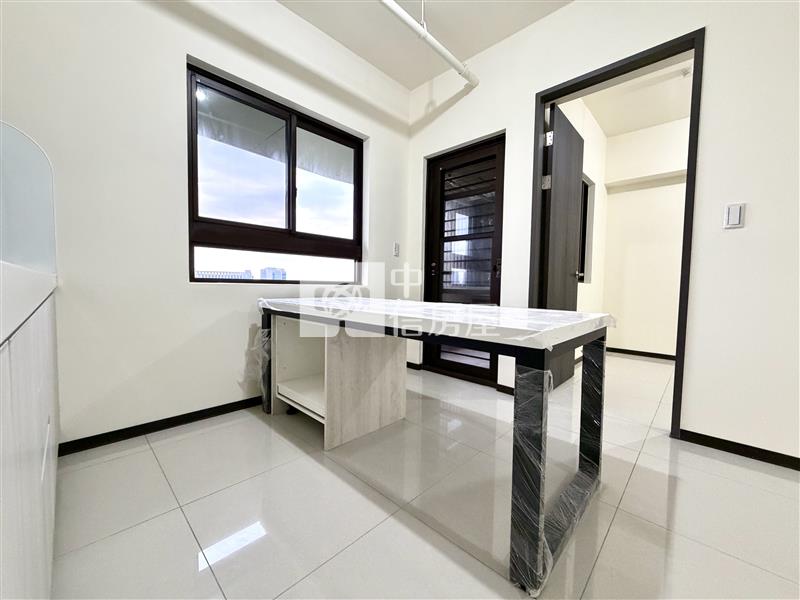 【神馬】(專任)A18青埔高鐵喜徠登3改2房車房屋室內格局與周邊環境