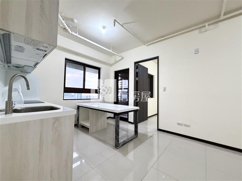 【神馬】(專任)A18青埔高鐵喜徠登3改2房車房屋室內格局與周邊環境