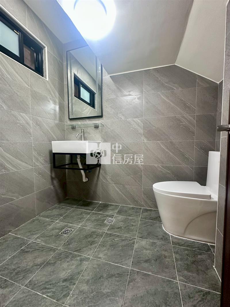 近高榮國小旁翻新美透天2房屋室內格局與周邊環境