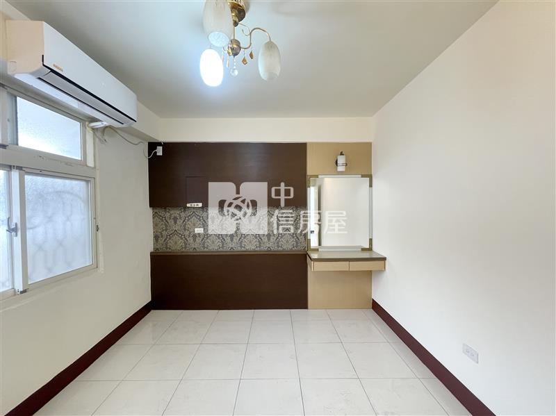 東區低總價三房平車房屋室內格局與周邊環境