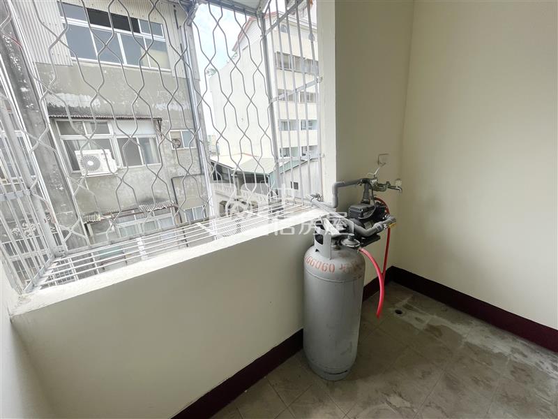 東區低總價三房平車房屋室內格局與周邊環境