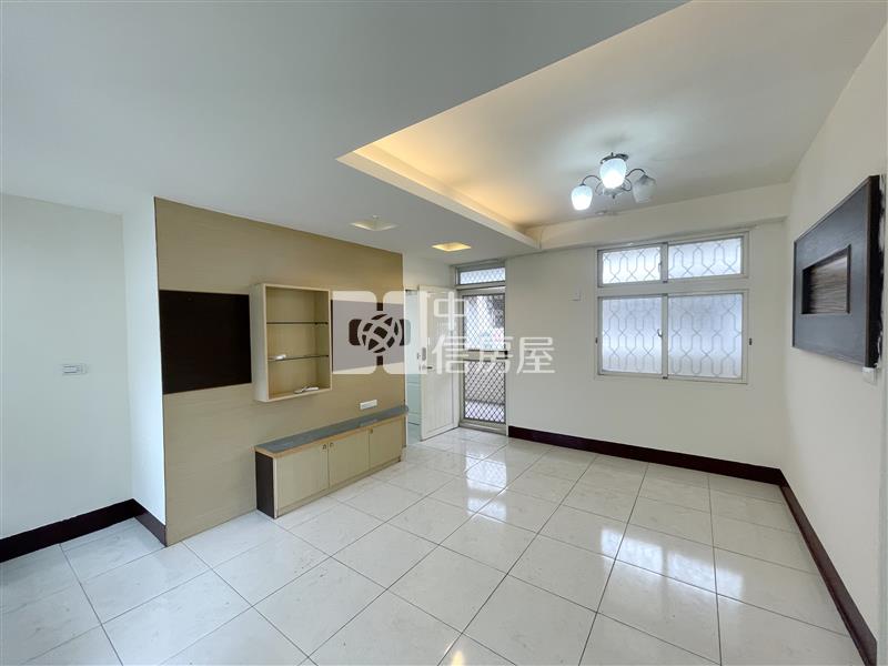 東區低總價三房平車房屋室內格局與周邊環境