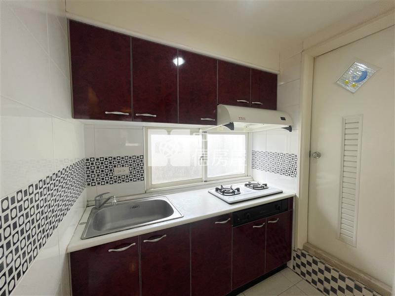 東區低總價三房平車房屋室內格局與周邊環境