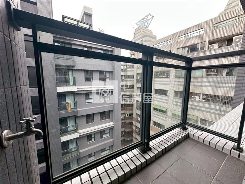 富宇上和苑最美次頂樓兩房兩衛+雙平車房屋室內格局與周邊環境