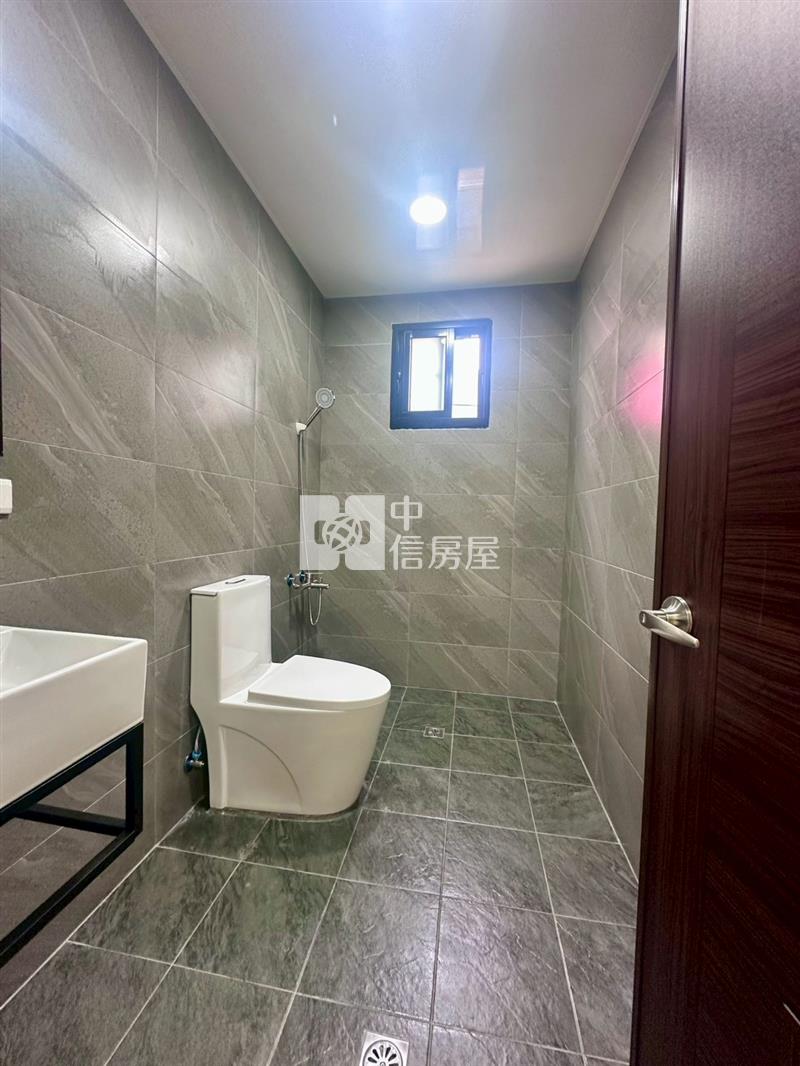 近高榮國小旁翻新美透天房屋室內格局與周邊環境