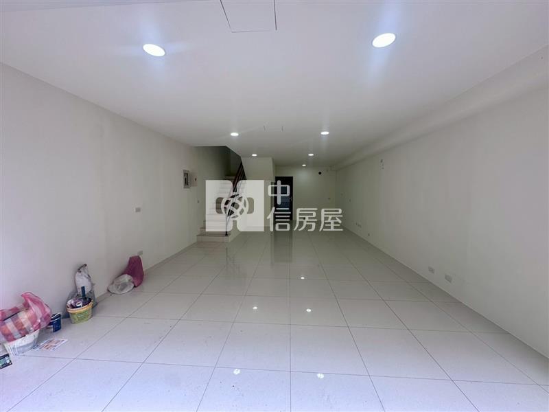 近高榮國小旁翻新美透天房屋室內格局與周邊環境