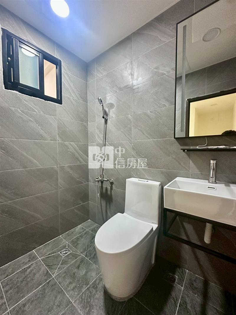 近高榮國小旁翻新美透天房屋室內格局與周邊環境