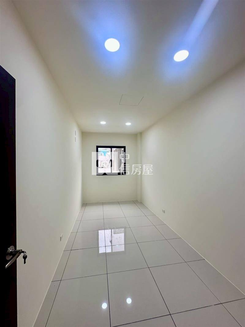 近高榮國小旁翻新美透天房屋室內格局與周邊環境