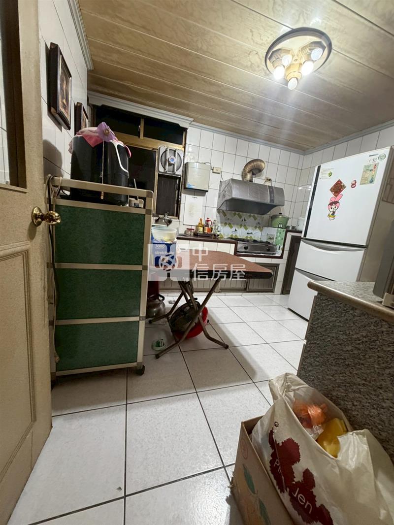 山仔頂麥當勞大面寬透天房屋室內格局與周邊環境