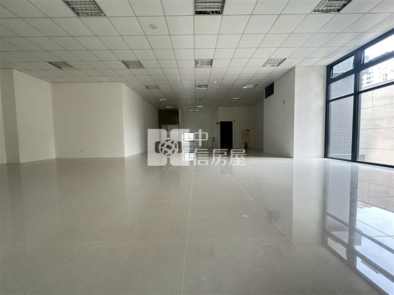 大里一期商業區企業級電梯店面房屋室內格局與周邊環境