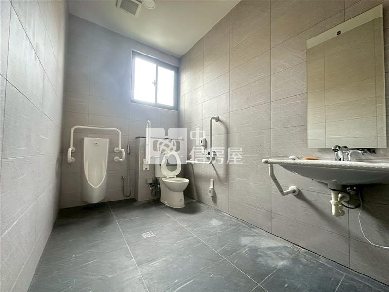 大里一期商業區企業級電梯店面房屋室內格局與周邊環境