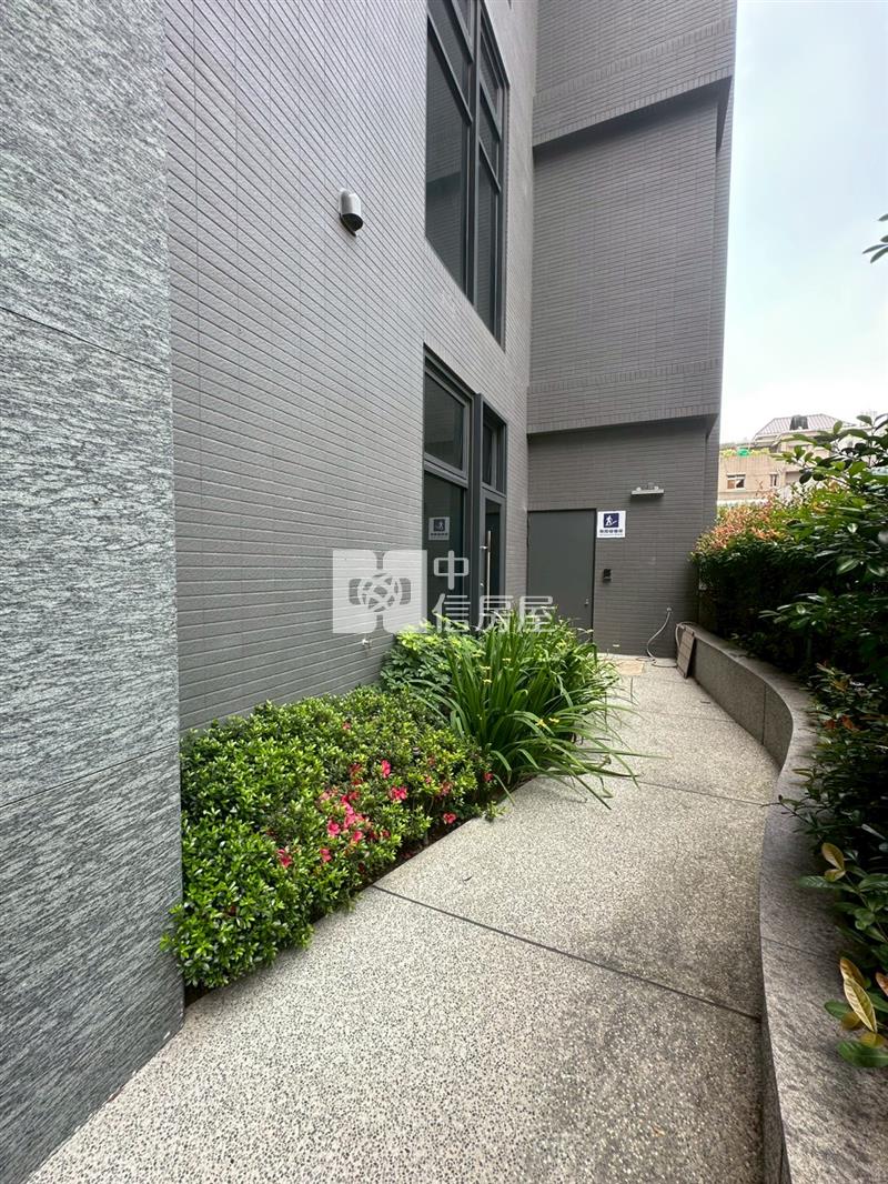 大里一期商業區企業級電梯店面房屋室內格局與周邊環境