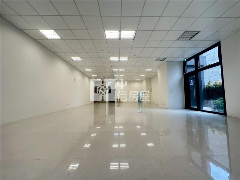 大里一期商業區企業級電梯店面房屋室內格局與周邊環境