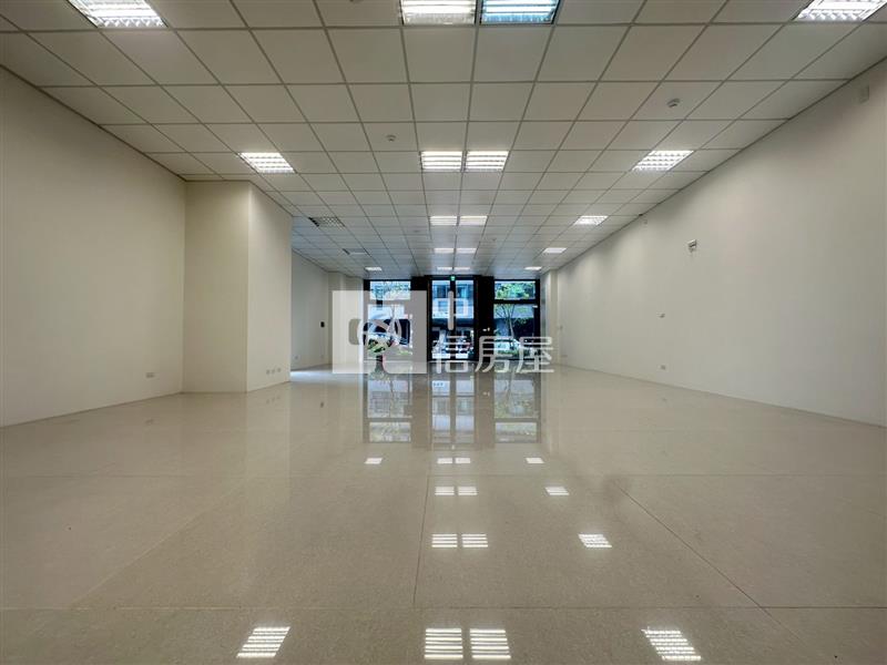 大里一期商業區企業級電梯店面房屋室內格局與周邊環境