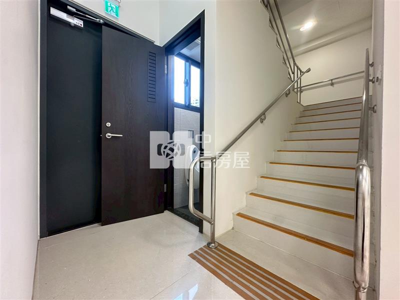 大里一期商業區企業級電梯店面房屋室內格局與周邊環境