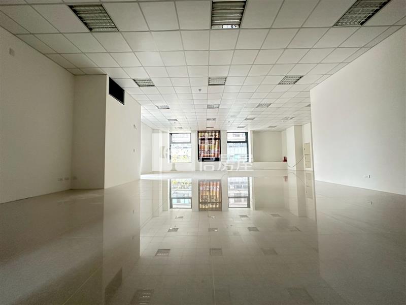 大里一期商業區企業級電梯店面房屋室內格局與周邊環境