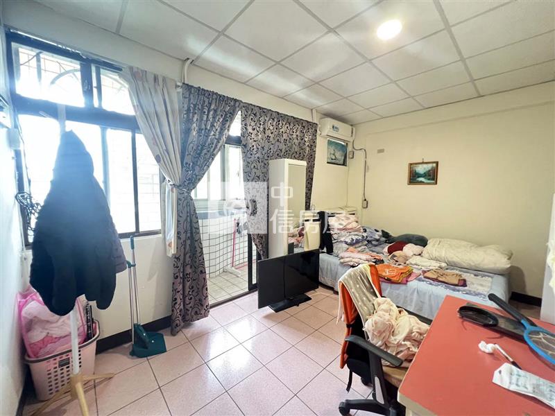 平鎮家樂福旁美裝潢車庫別墅房屋室內格局與周邊環境