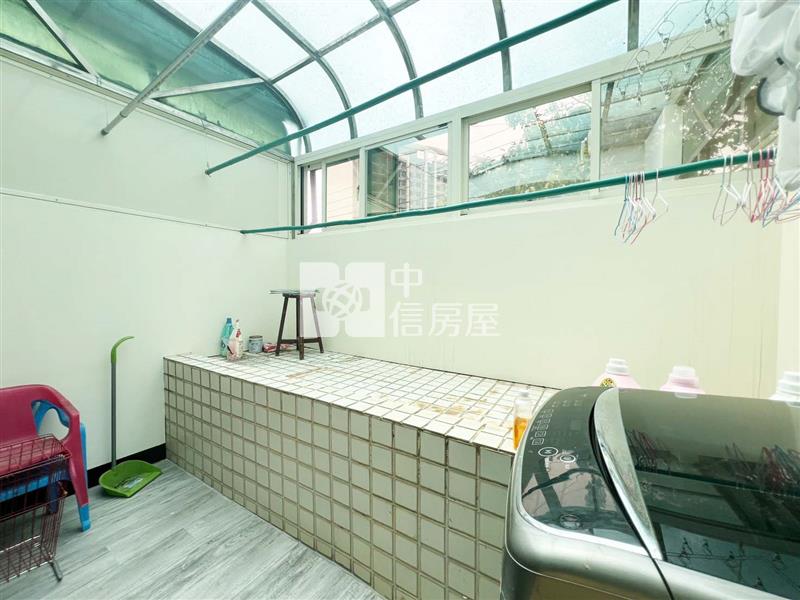 平鎮家樂福旁美裝潢車庫別墅房屋室內格局與周邊環境