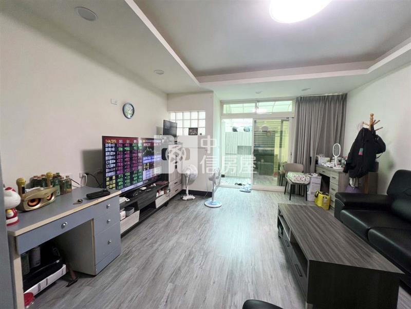 平鎮家樂福旁美裝潢車庫別墅房屋室內格局與周邊環境