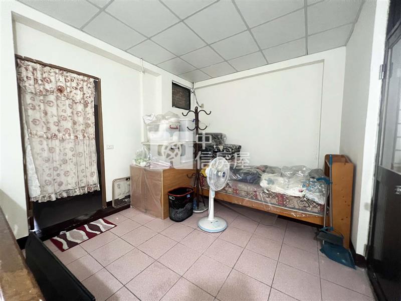 平鎮家樂福旁美裝潢車庫別墅房屋室內格局與周邊環境