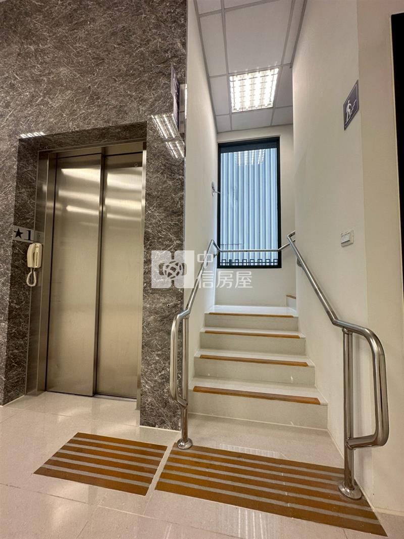 正德芳南路1+2F百坪電梯店面房屋室內格局與周邊環境