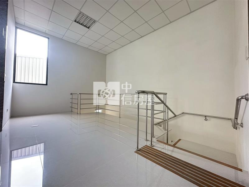 正德芳南路1+2F百坪電梯店面房屋室內格局與周邊環境