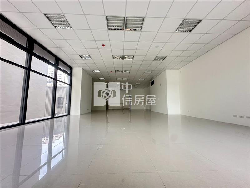 正德芳南路1+2F百坪電梯店面房屋室內格局與周邊環境
