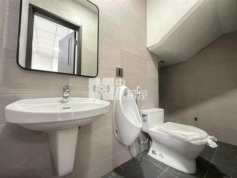 正德芳南路1+2F百坪電梯店面房屋室內格局與周邊環境