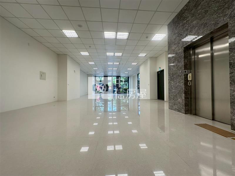 正德芳南路1+2F百坪電梯店面房屋室內格局與周邊環境