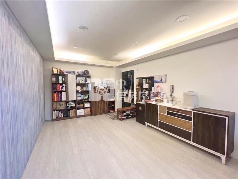 平鎮家樂福旁裝潢溫馨3改2房房屋室內格局與周邊環境