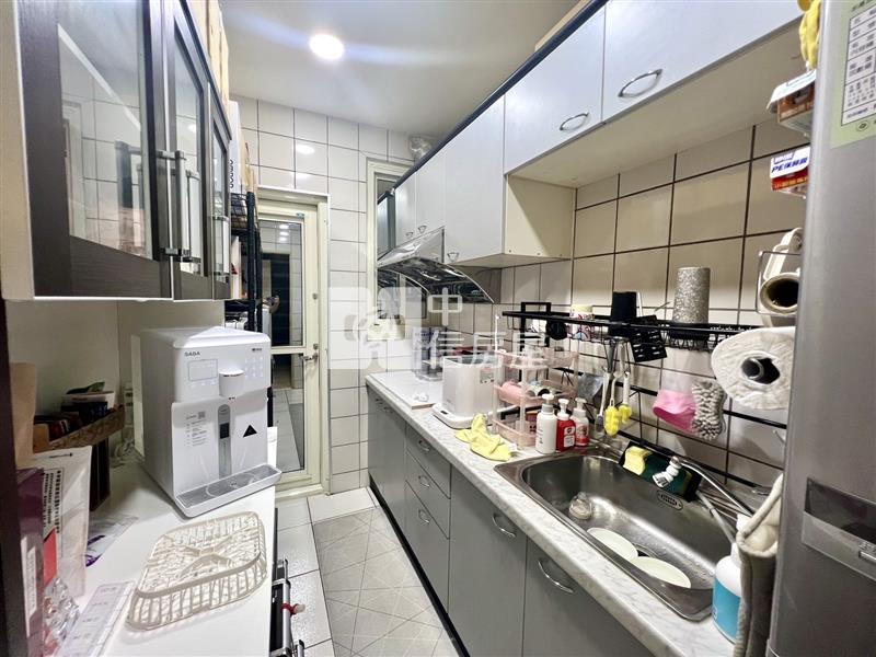 平鎮家樂福旁裝潢溫馨3改2房房屋室內格局與周邊環境