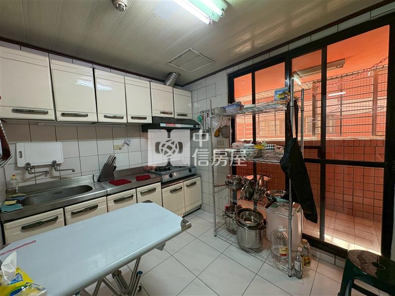 (德昌國寶吉祥)大里軟體園區 挑高美樓店房屋室內格局與周邊環境