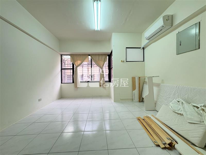 (德昌國寶吉祥)大里軟體園區 挑高美樓店房屋室內格局與周邊環境