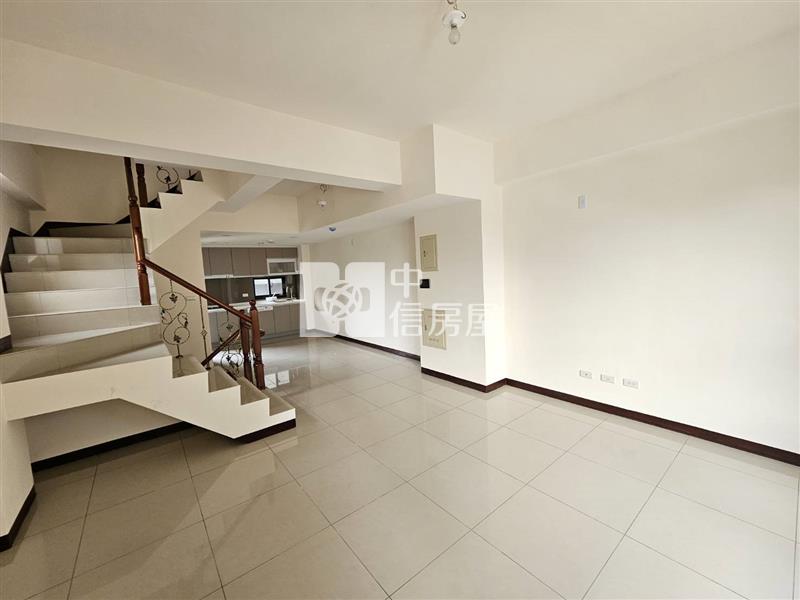 客運園區全新社區透天五房車房屋室內格局與周邊環境