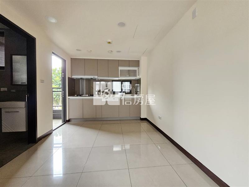 客運園區全新社區透天五房車房屋室內格局與周邊環境