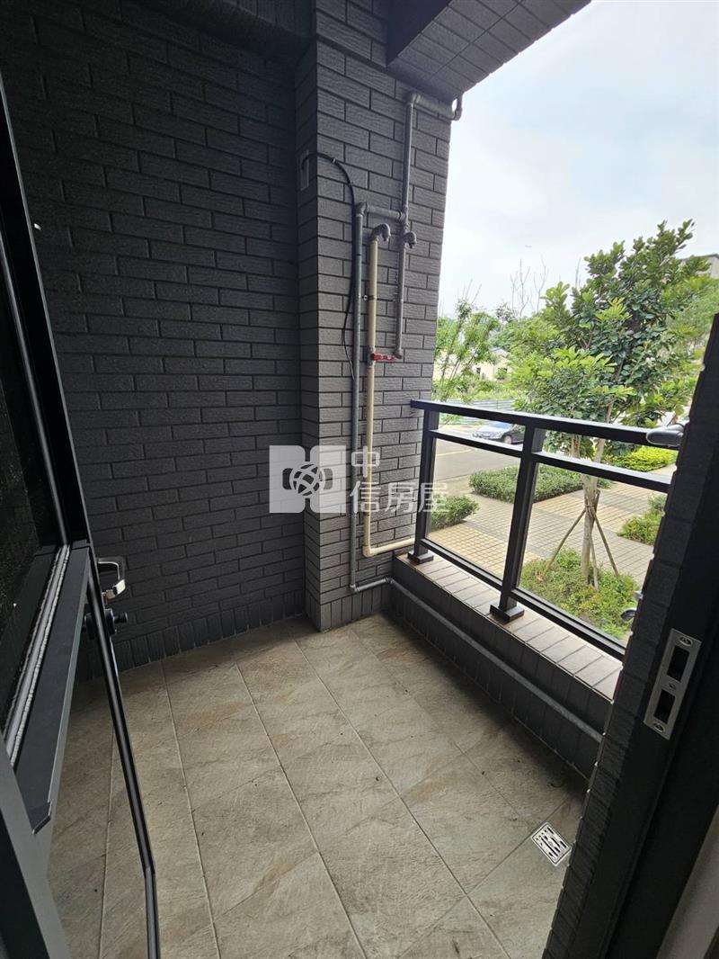 客運園區全新社區透天五房車房屋室內格局與周邊環境