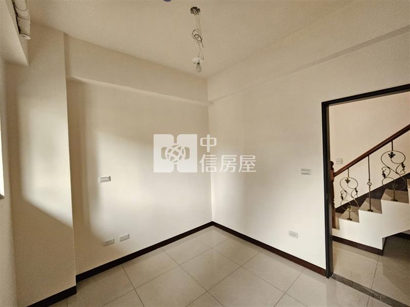 客運園區全新社區透天五房車房屋室內格局與周邊環境