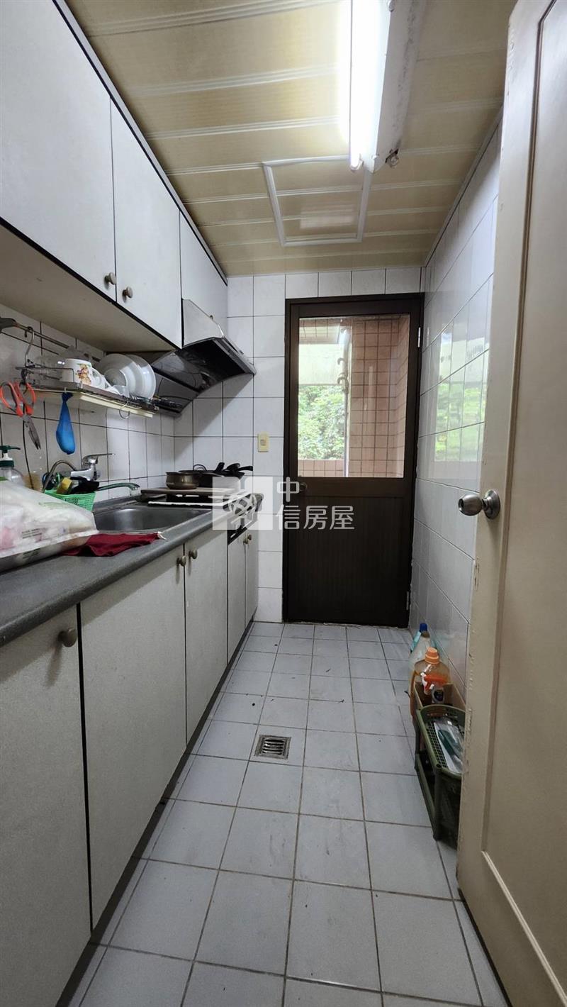 5Y39幸福華城四房寬敞空間房屋室內格局與周邊環境