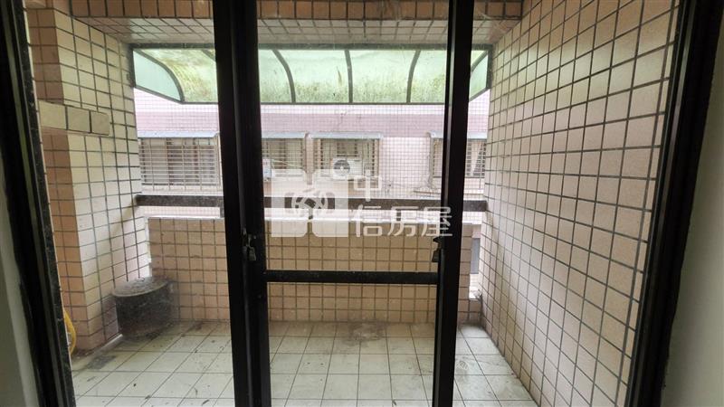 5Y39幸福華城四房寬敞空間房屋室內格局與周邊環境