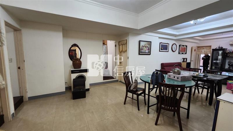 5Y39幸福華城四房寬敞空間房屋室內格局與周邊環境