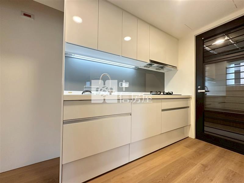 十四期國泰美禾朝南面公園三房雙平車房屋室內格局與周邊環境