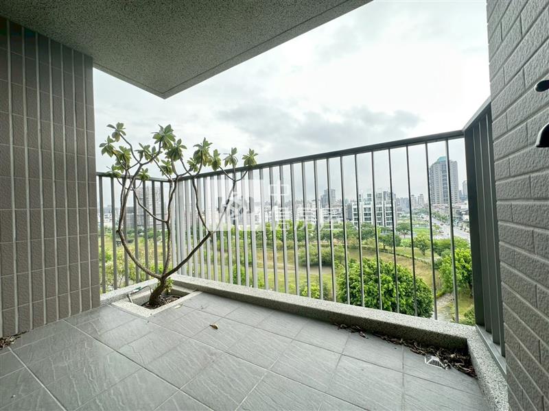 十四期國泰美禾朝南面公園三房雙平車房屋室內格局與周邊環境