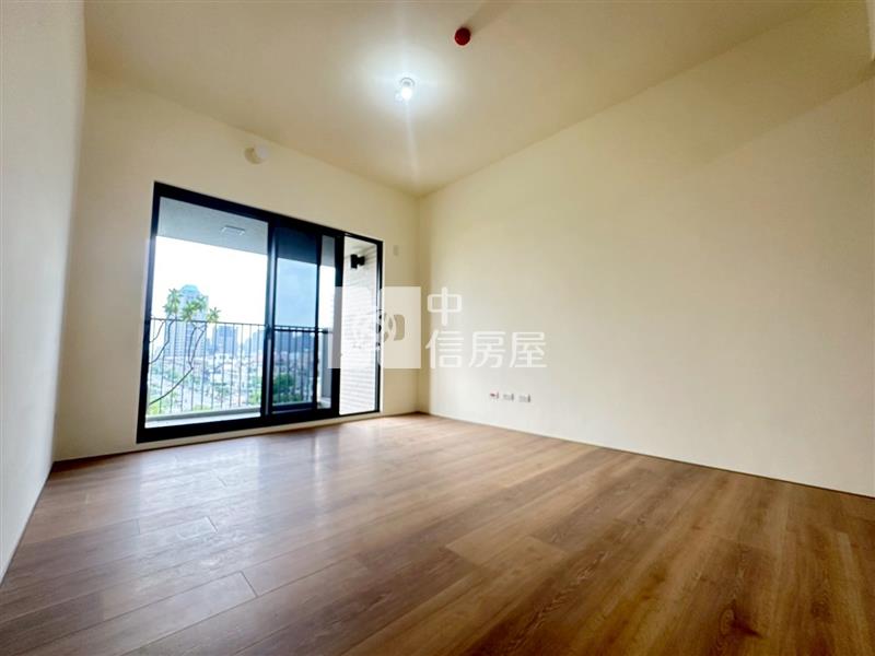 十四期國泰美禾朝南面公園三房雙平車房屋室內格局與周邊環境